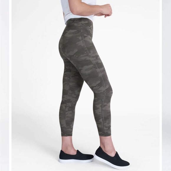 SPANX Look at Me Now Seamless Green Camo Cropped Leggings S - Picture 5 of 11